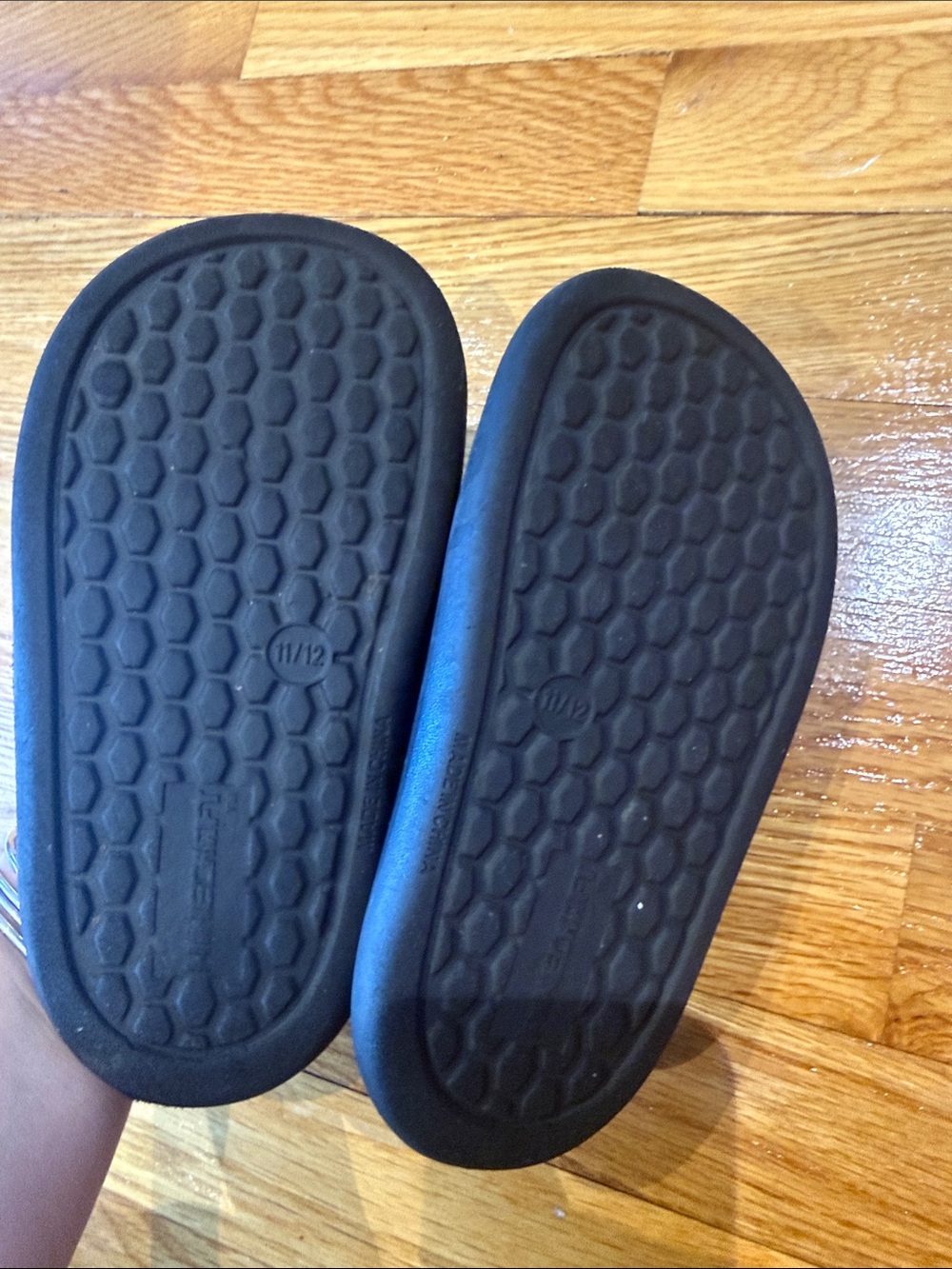 Minecraft Kids' Molded Slide Sandal size 11/12 black and green - Picture 3 of 3